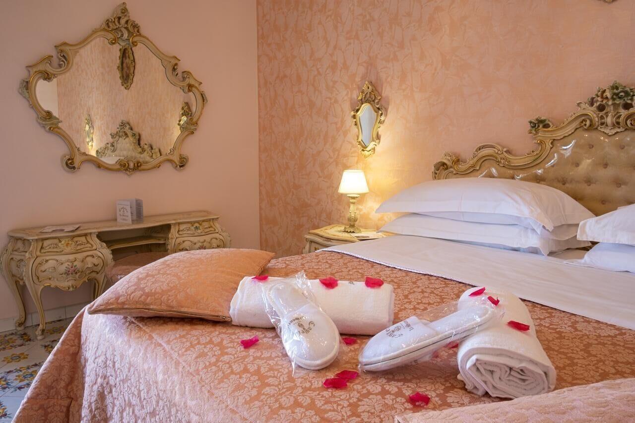 Grand Hotel La Sonrisa Sant'Antonio Abate Exterior photo A bedroom at the hotel