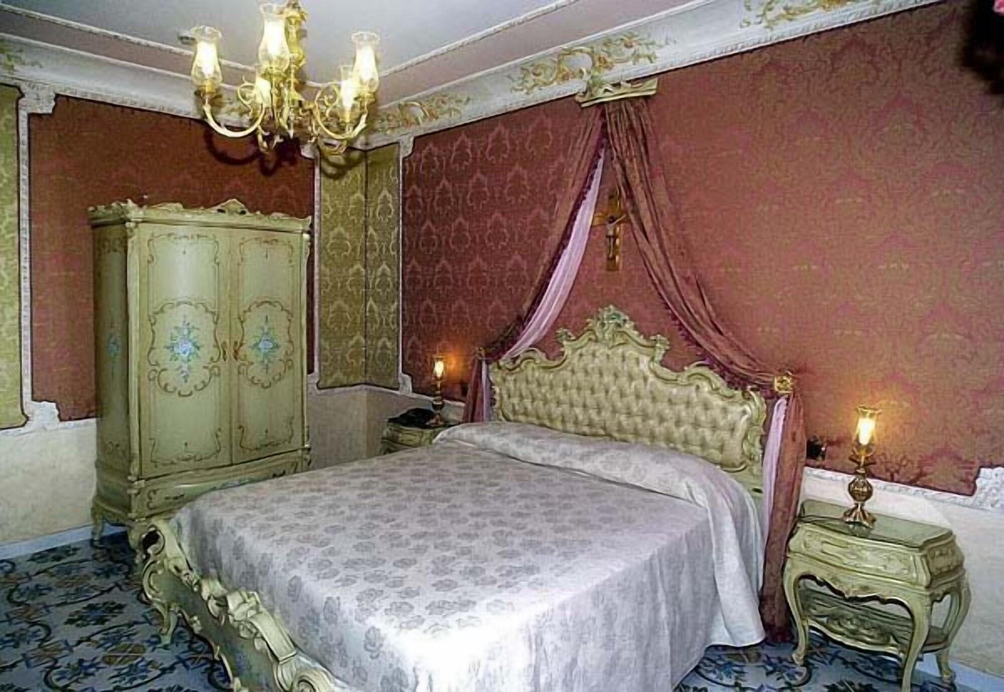 Grand Hotel La Sonrisa Sant'Antonio Abate Exterior photo A bedroom