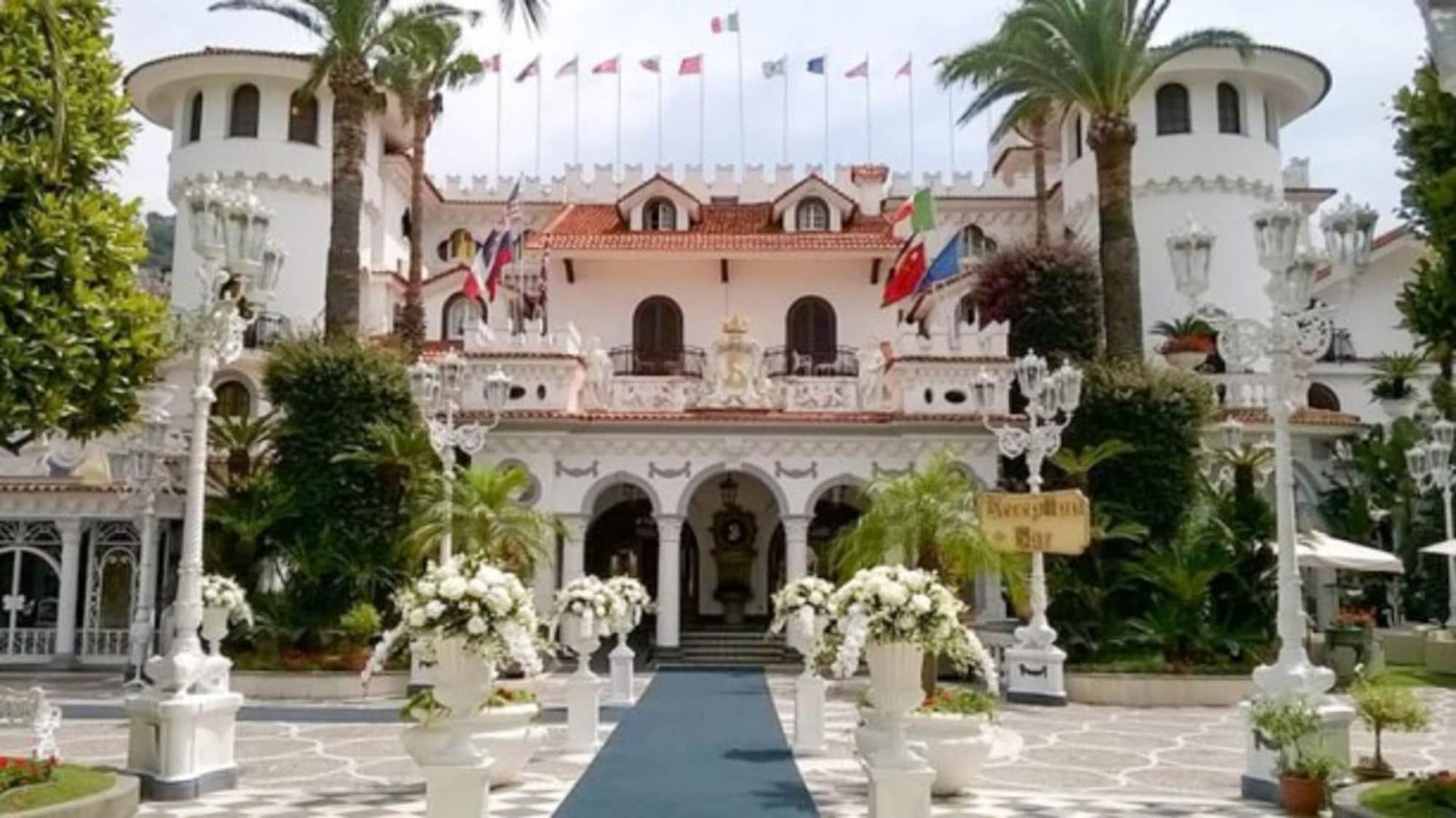 Grand Hotel La Sonrisa Sant'Antonio Abate Exterior photo The Beverly Hills Hotel