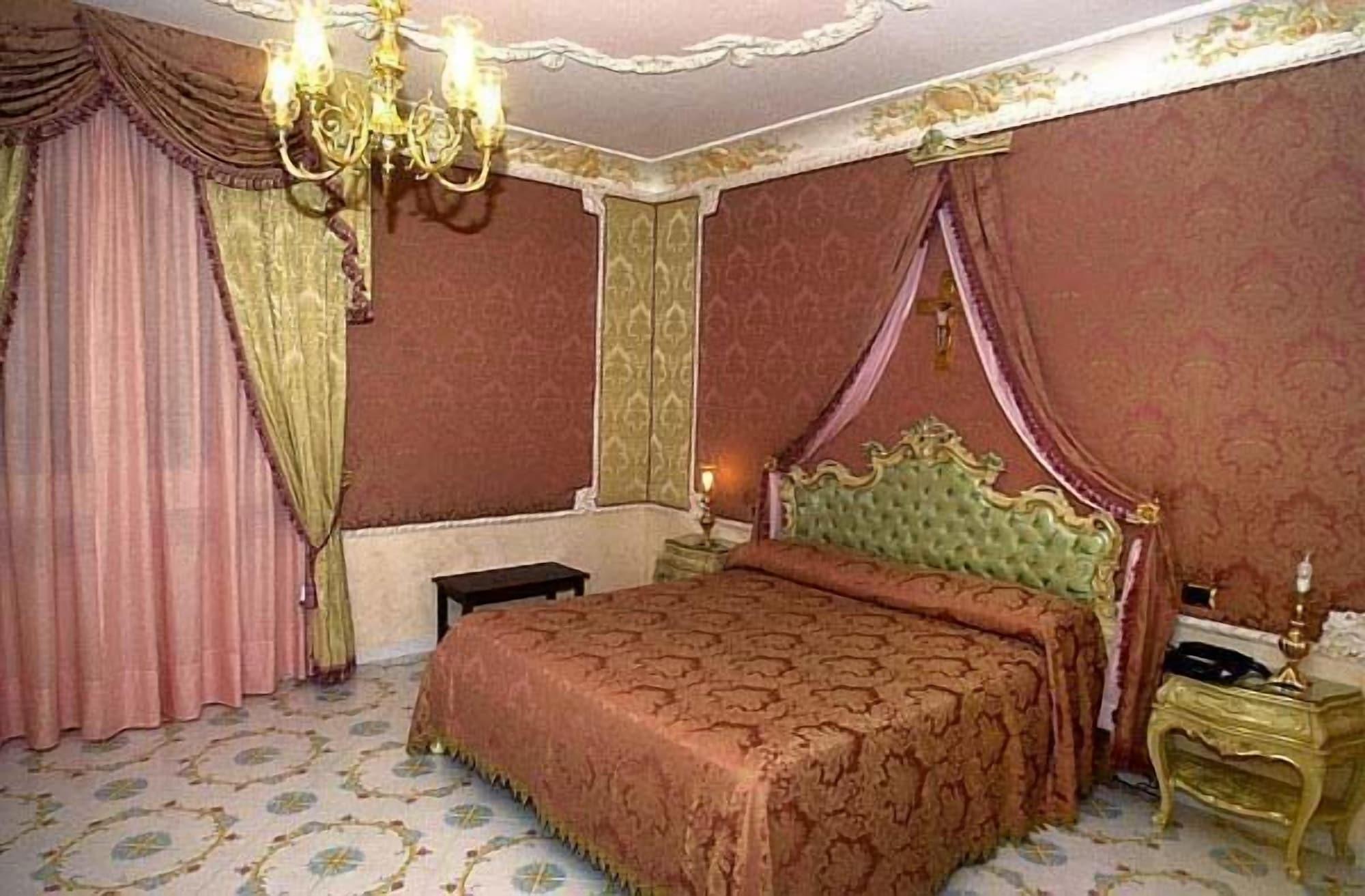 Grand Hotel La Sonrisa Sant'Antonio Abate Exterior photo A bedroom at the hotel