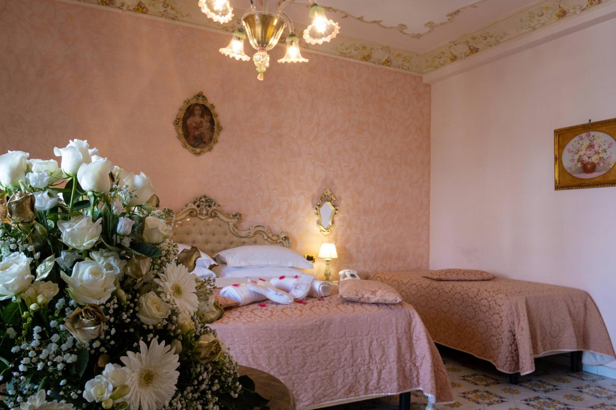Grand Hotel La Sonrisa Sant'Antonio Abate Exterior photo A room at the hotel