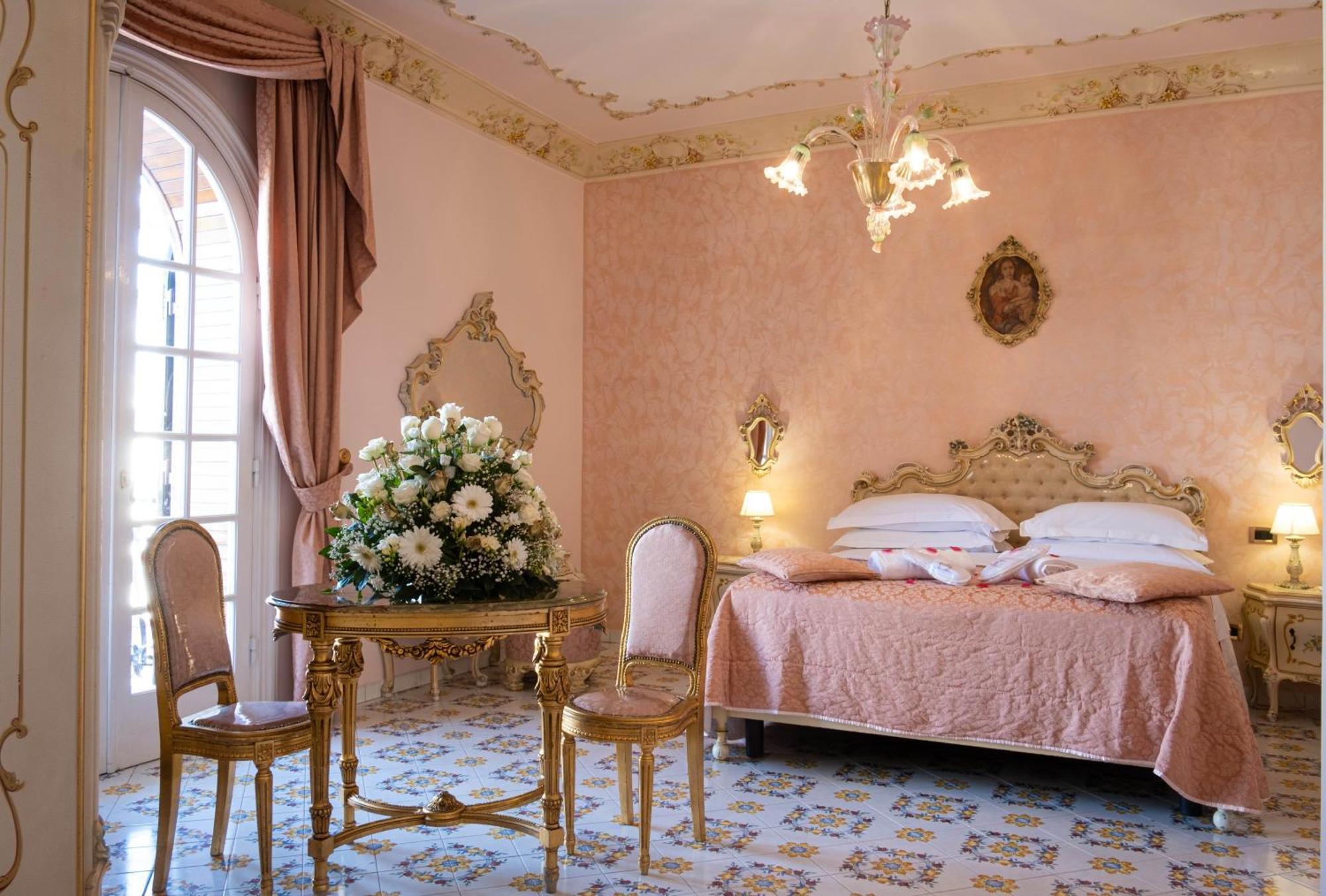 Grand Hotel La Sonrisa Sant'Antonio Abate Exterior photo A room at the hotel