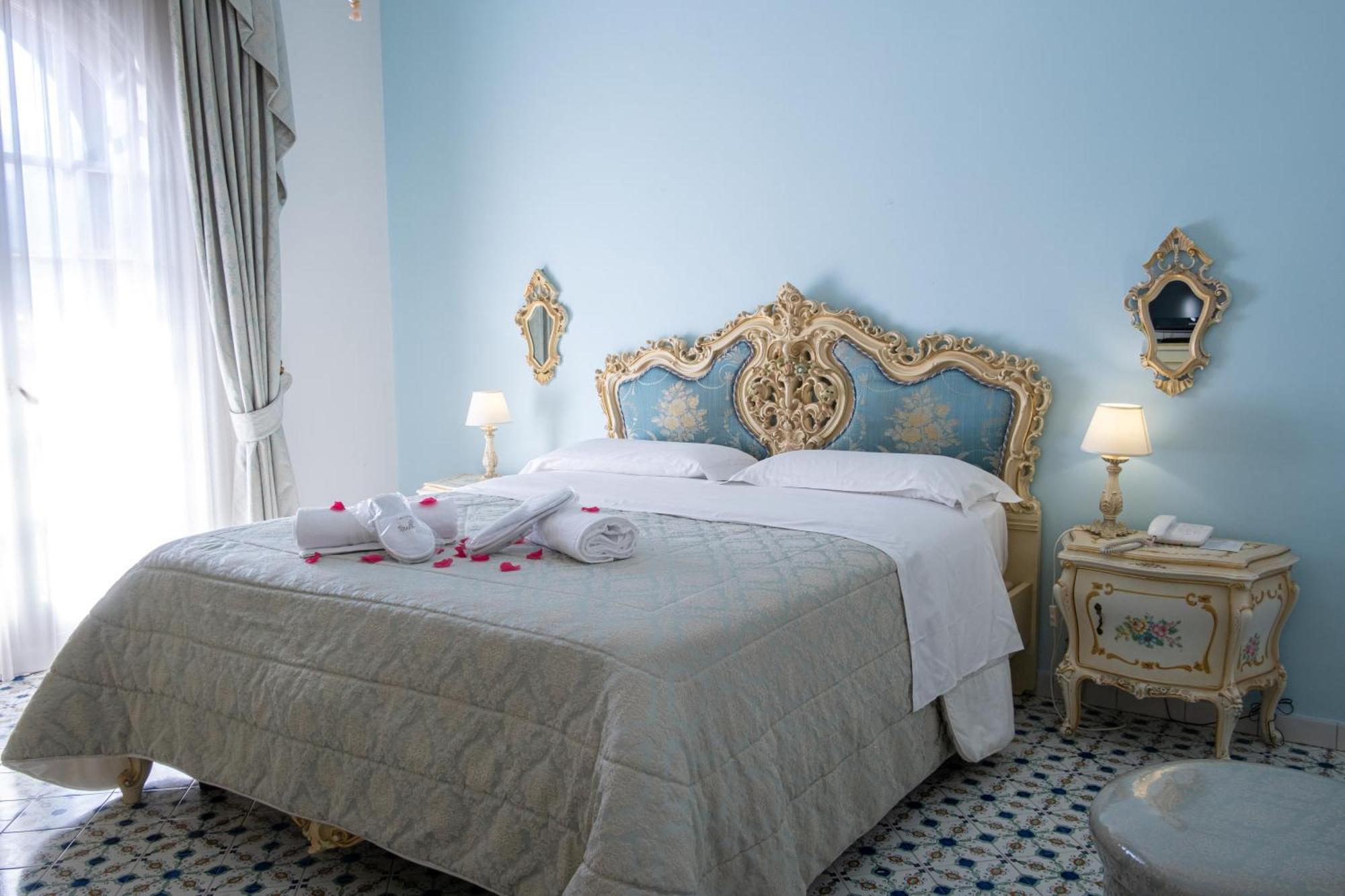 Grand Hotel La Sonrisa Sant'Antonio Abate Exterior photo A bedroom at the hotel