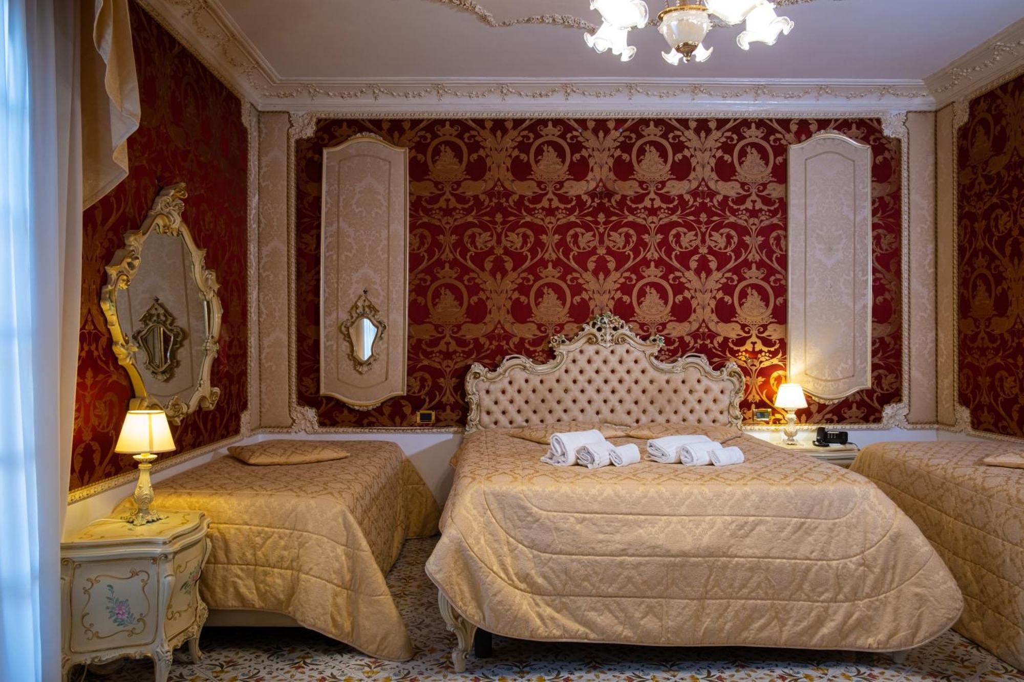 Grand Hotel La Sonrisa Sant'Antonio Abate Exterior photo A bedroom at the hotel