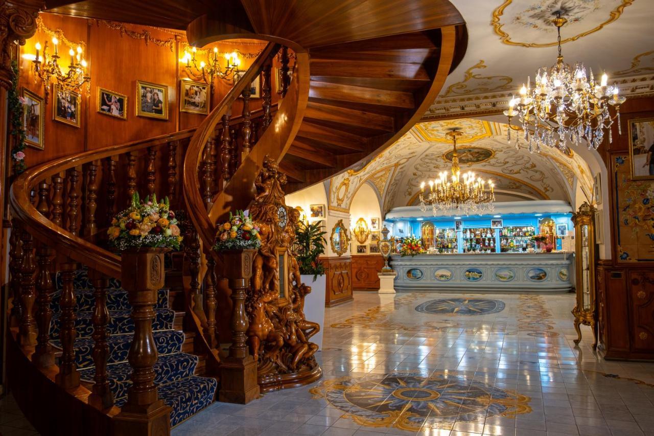 Grand Hotel La Sonrisa Sant'Antonio Abate Exterior photo The lobby of the hotel
