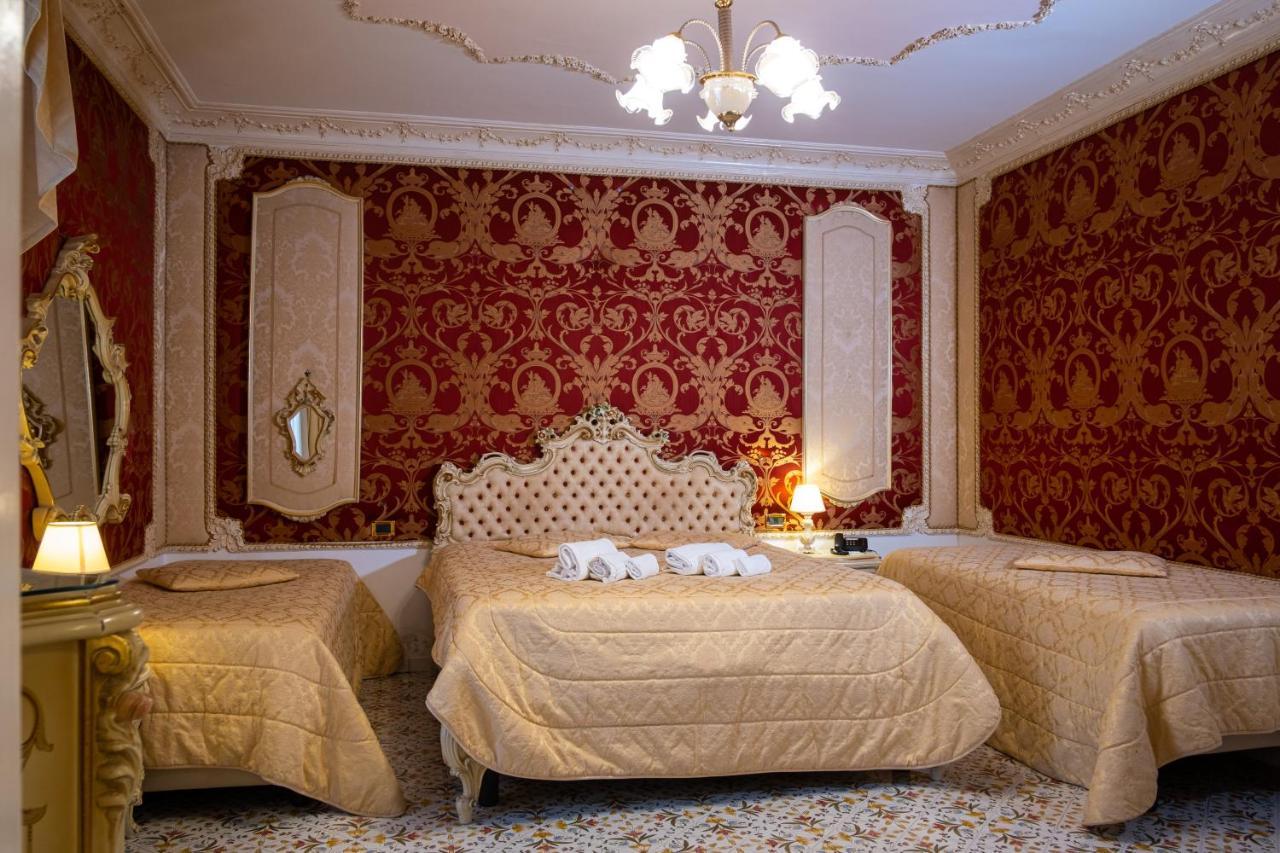 Grand Hotel La Sonrisa Sant'Antonio Abate Exterior photo A room at the hotel